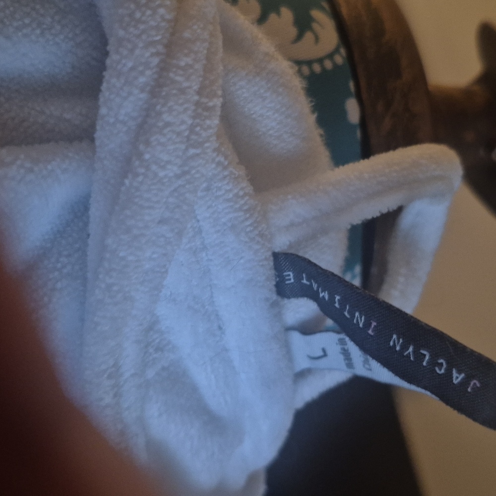 White Plush Bathrobe - Picture 5 of 8